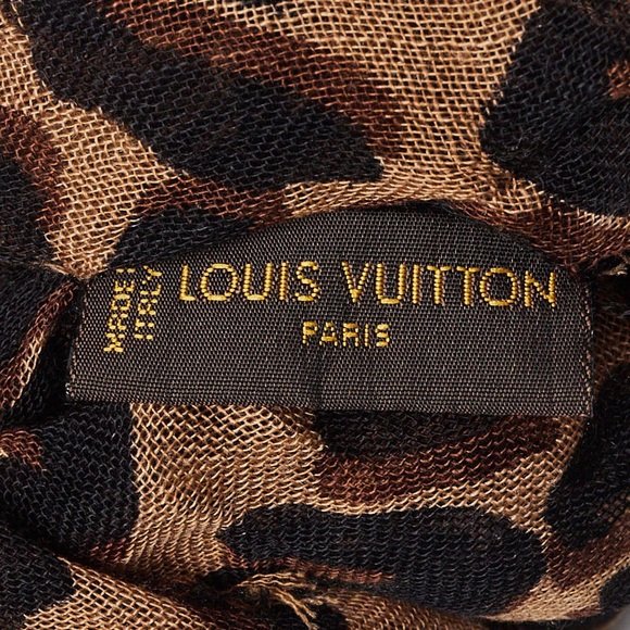 COPY - LOUIS VUITTON
Brown Cashmere/Silk Stephen Sprouse Leopard Stole Scarf - Picture 2 of 3